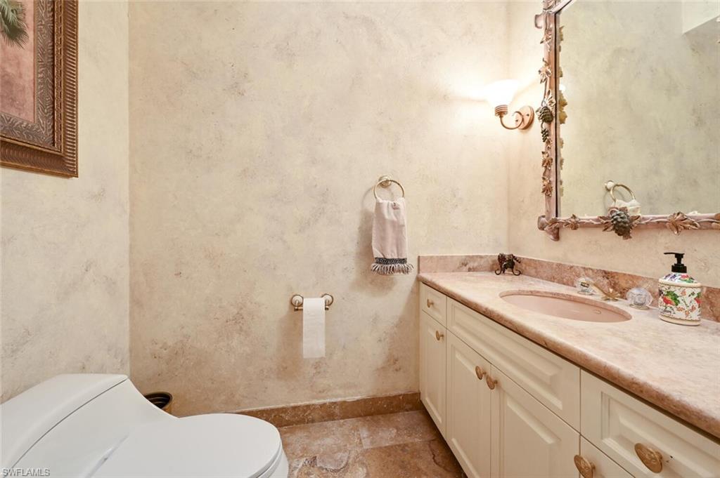 481 Crestwood Ln Property Photo 22