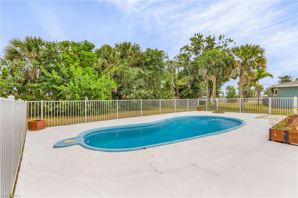 5251 Tower Dr Property Photo 28