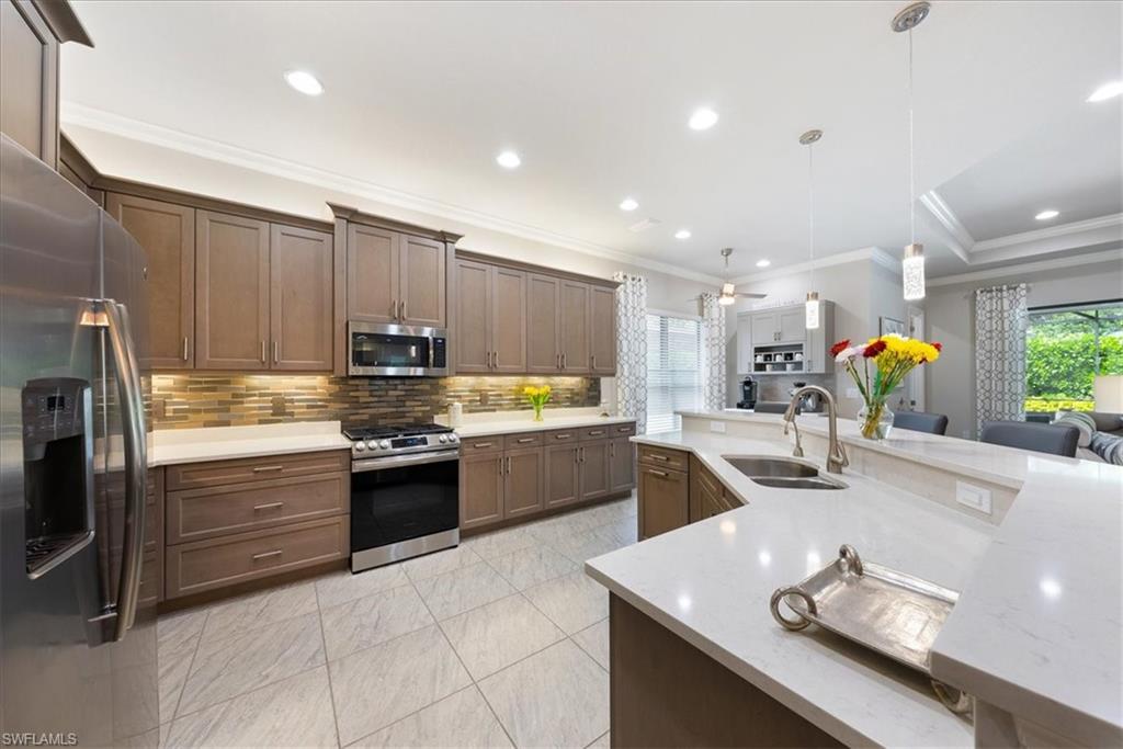 4662 Kensington Cir Property Photo 2