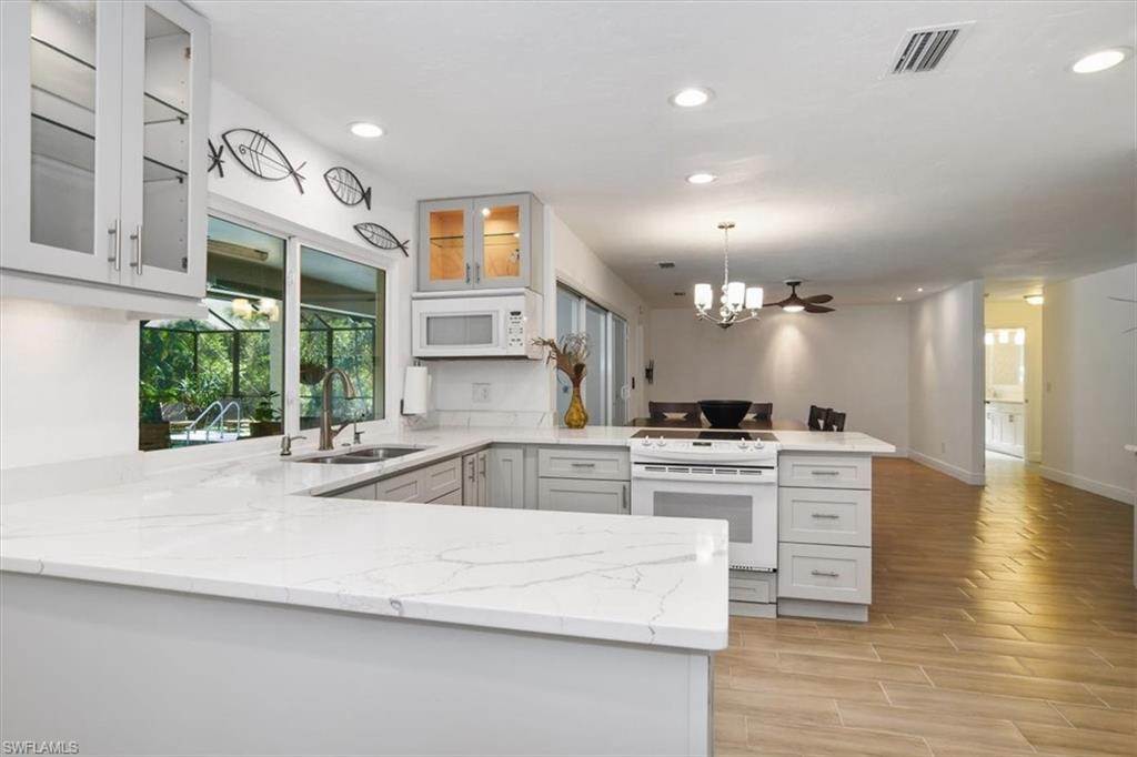 27160 Edenbridge Ct Property Photo 4