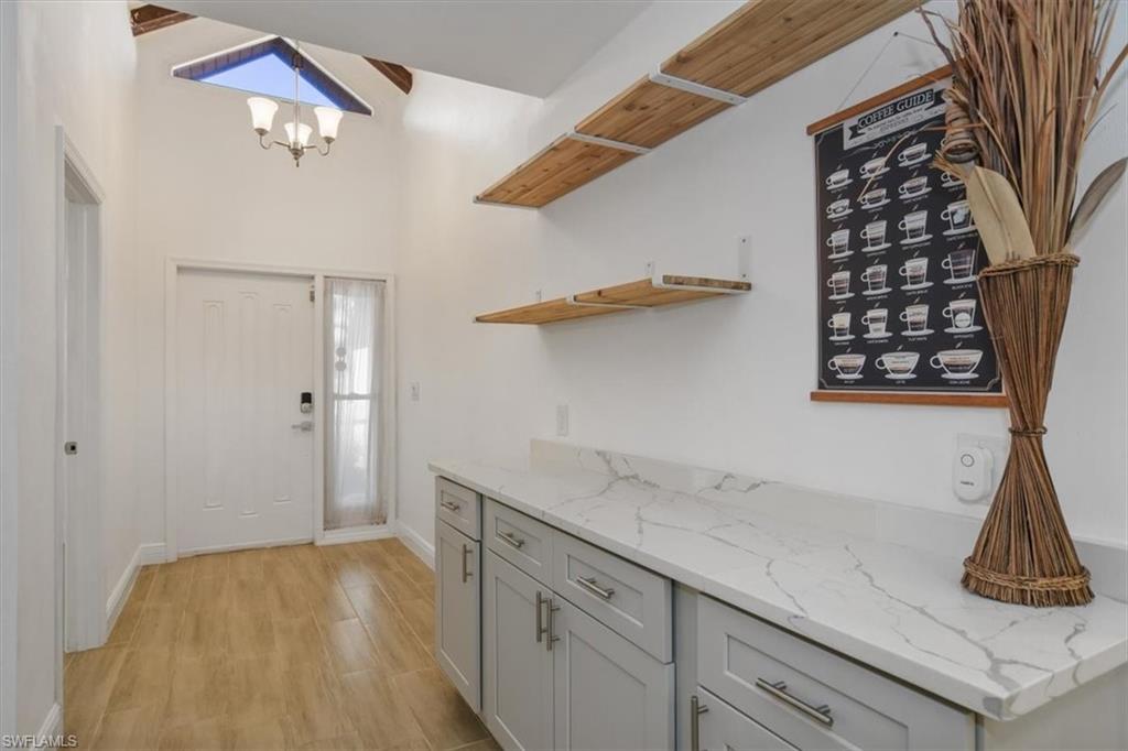 27160 Edenbridge Ct Property Photo 6
