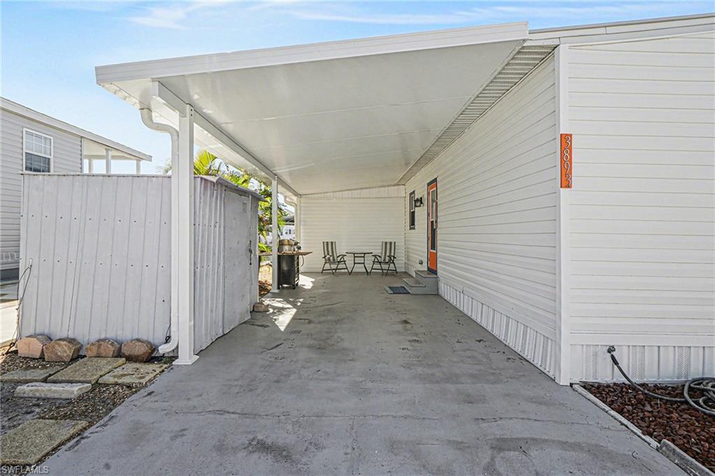 3893 Dewberry Ln Property Photo 3