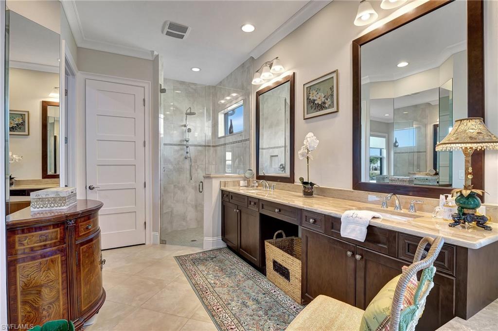 5046 Martinique Dr Property Photo 24