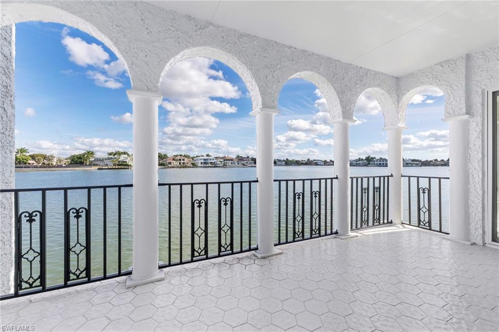 4000 Gulf Shore Blvd N 2000 Property Photo 2