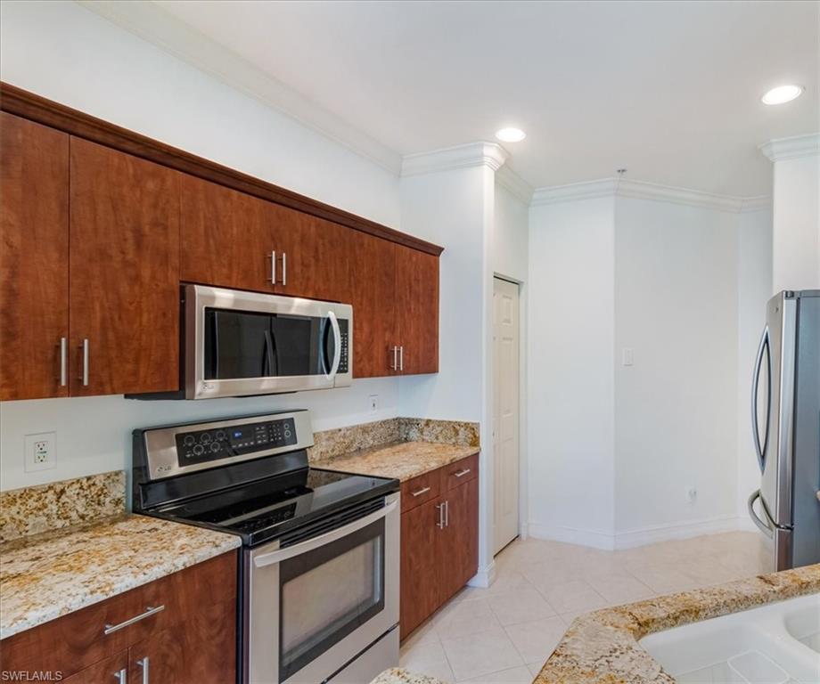 817 Carrick Bend Cir # 102 Property Photo 6