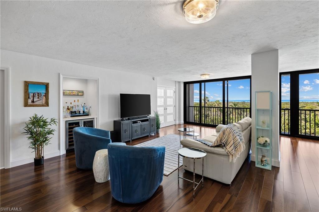 5601 Turtle Bay Dr # 402 Property Photo 2