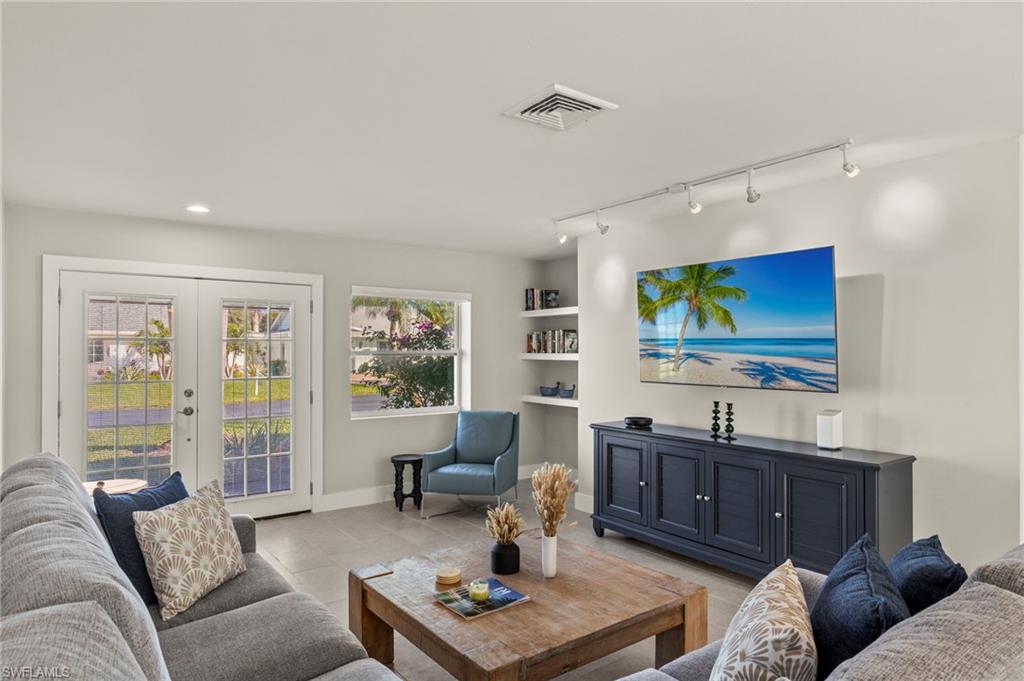 7 Crooked Ln Property Photo 2