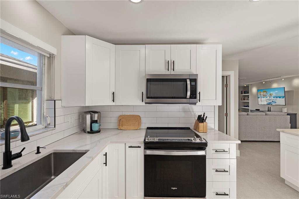 7 Crooked Ln Property Photo 8