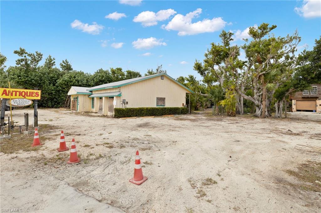 1446 & 1444 Periwinkle Way Property Photo 8