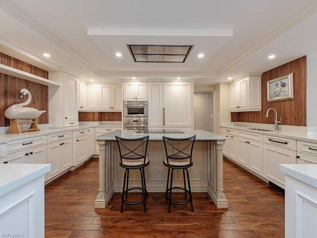 5601 Turtle Bay Dr # 404 Property Photo 1