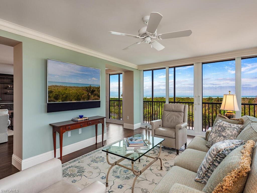 5601 Turtle Bay Dr # 404 Property Photo 5