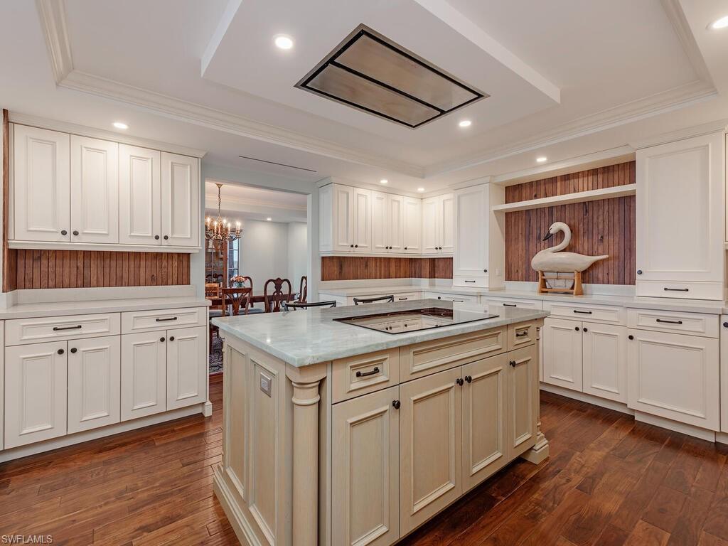 5601 Turtle Bay Dr # 404 Property Photo 8