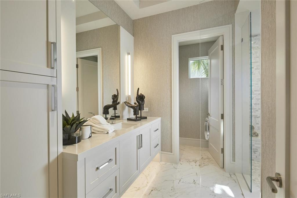 2021 Gordon Dr E Property Photo 14