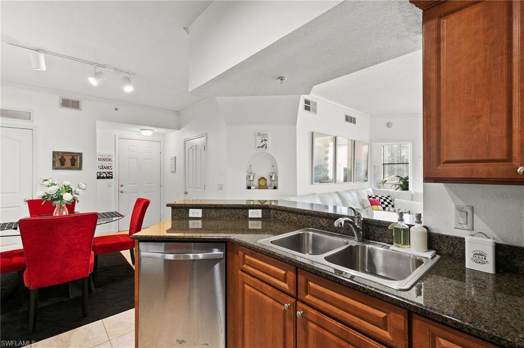 12990 Positano Cir # 305 Property Photo 4