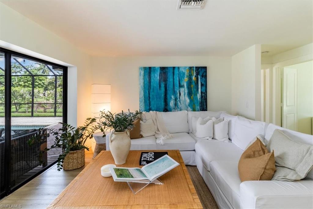 449 Forest Hills Blvd Property Photo 4