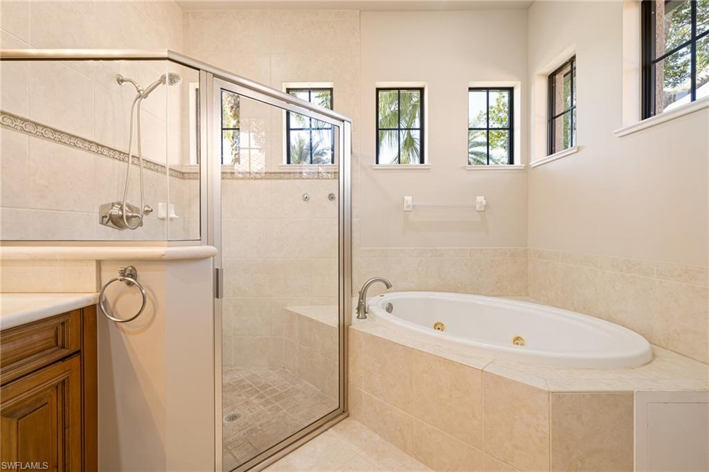 9284 Trieste Dr Property Photo 16