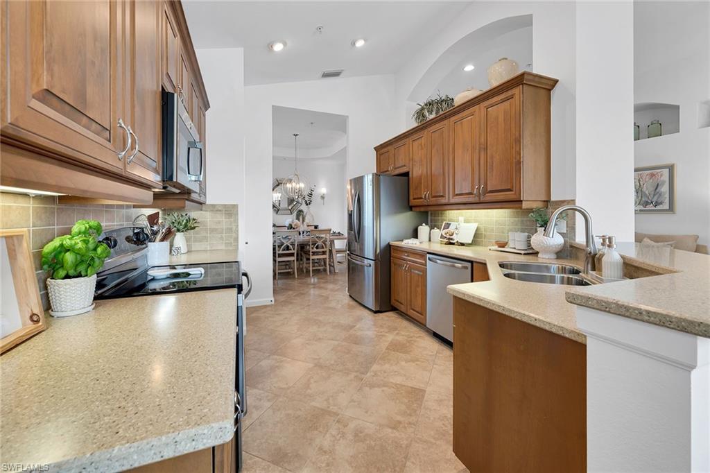 6686 Alden Woods Cir # 202 Property Photo 8