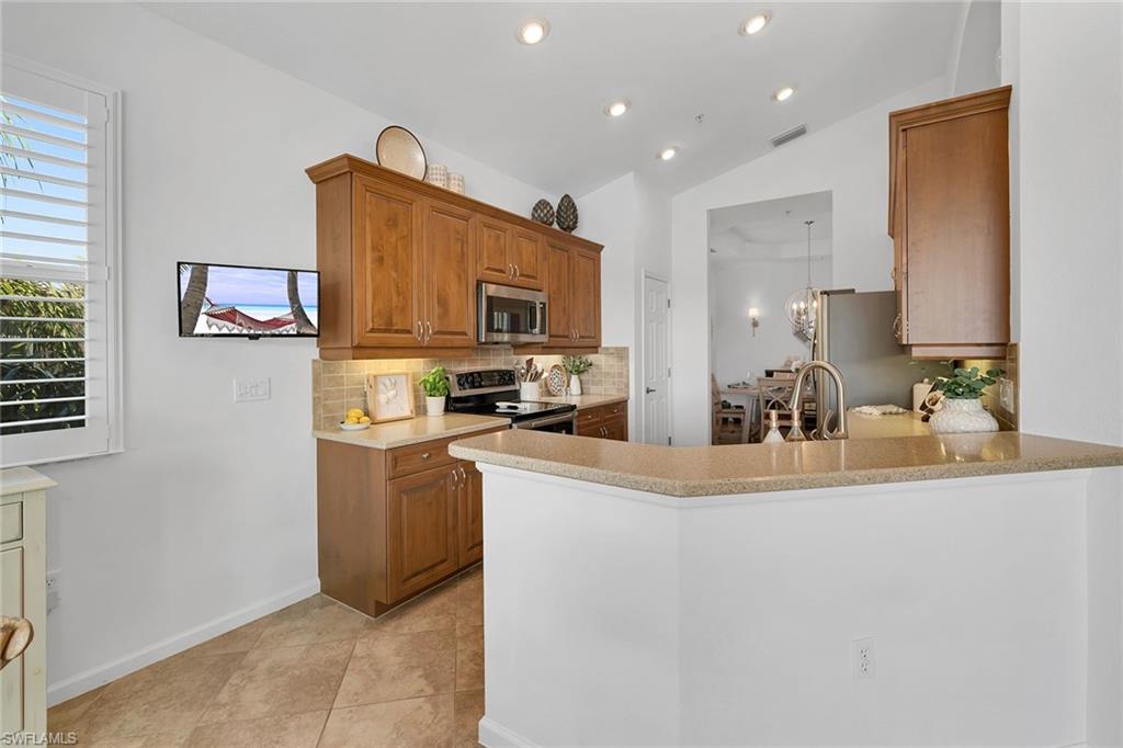 6686 Alden Woods Cir # 202 Property Photo 9