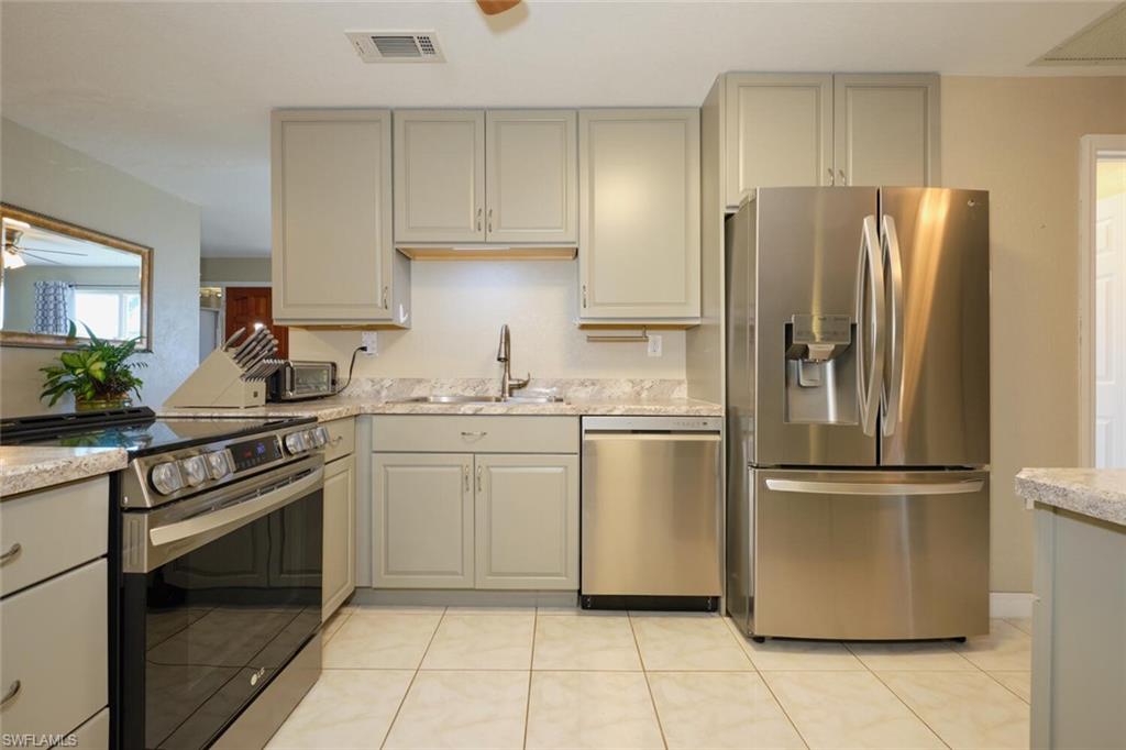 2126 W Tobago Cir Property Photo 3