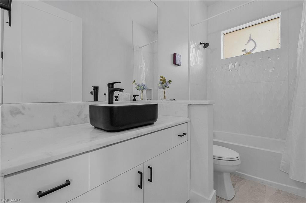 2499 Pine St Property Photo 14