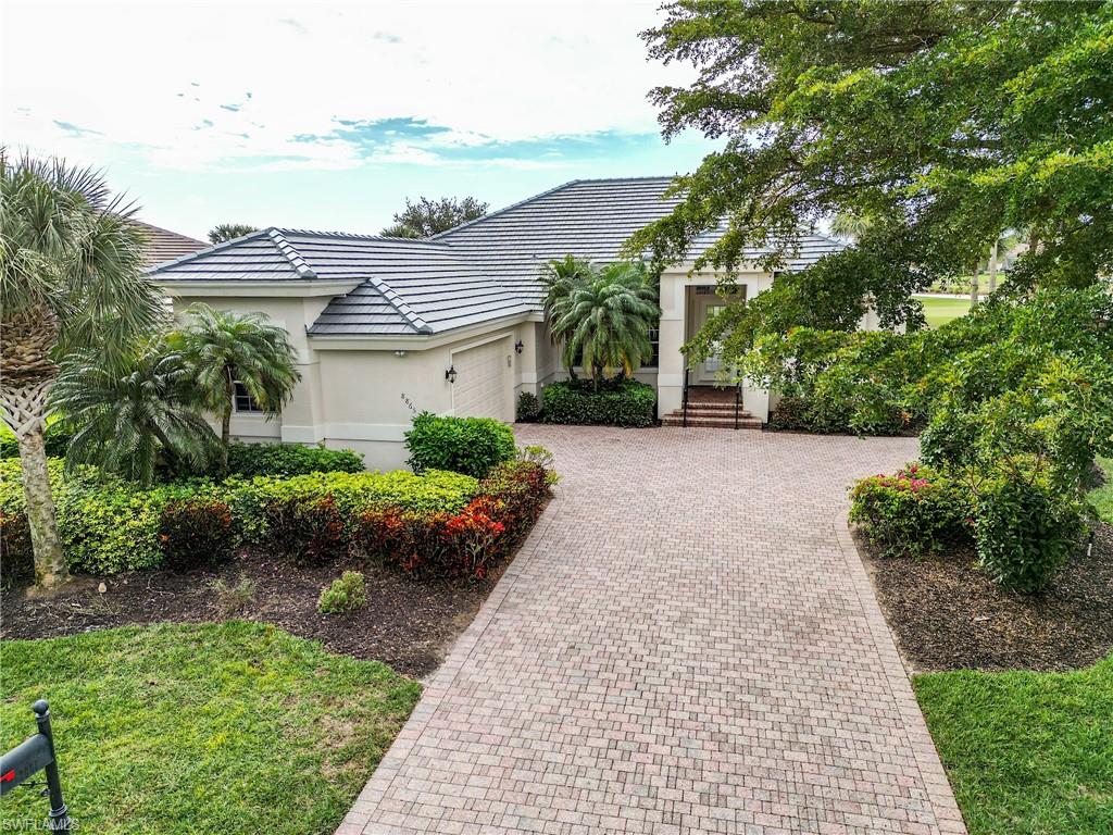 8865 New Castle Dr Property Photo 2