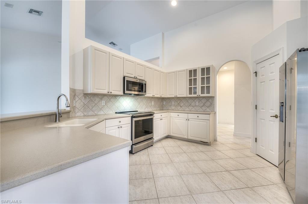 8865 New Castle Dr Property Photo 11