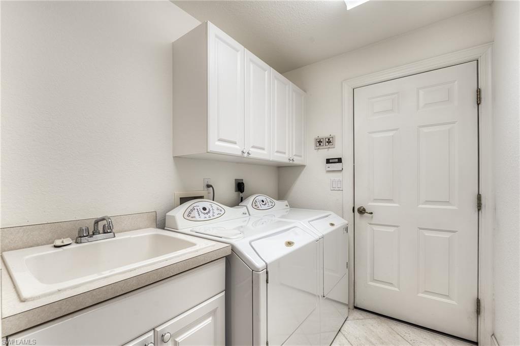 8865 New Castle Dr Property Photo 27