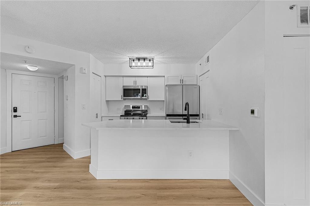 8950 Colonnades Ct E # 817 Property Photo 3