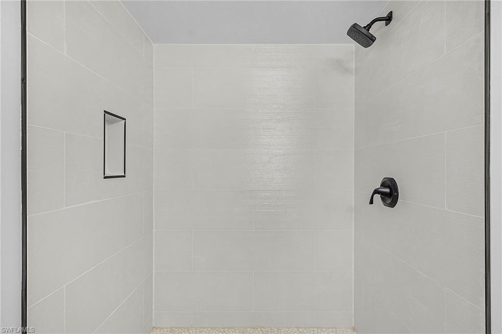 8950 Colonnades Ct E # 817 Property Photo 13