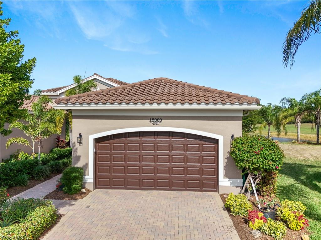 12000 Five Waters Cir Ne Property Photo 7