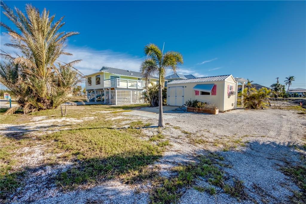 2490 Avocado St Property Photo 4