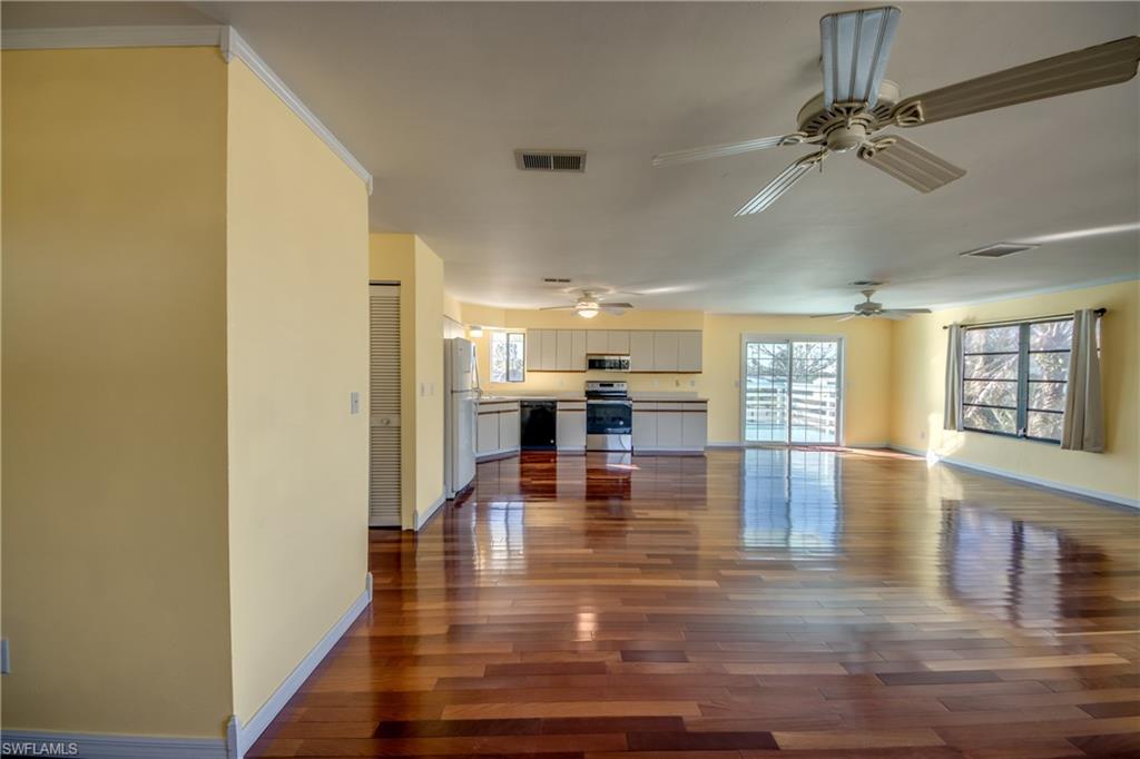 2490 Avocado St Property Photo 9