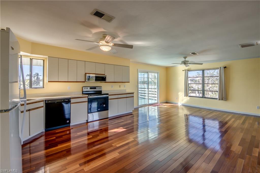 2490 Avocado St Property Photo 20