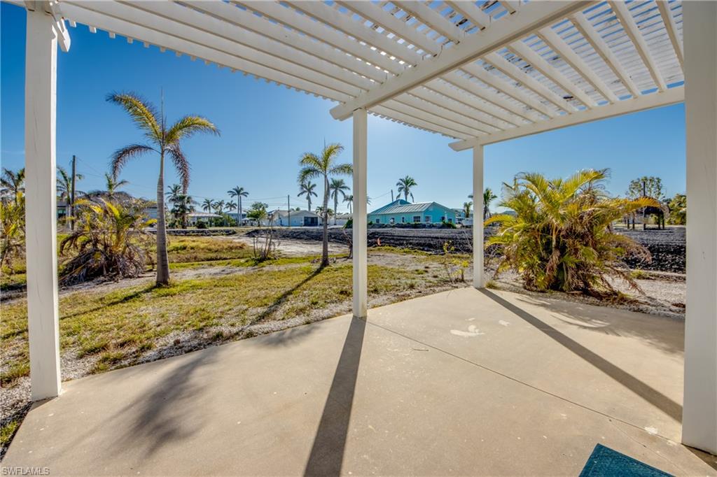 2490 Avocado St Property Photo 45