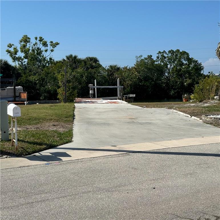 11470 Dogwood Ln Property Photo 2