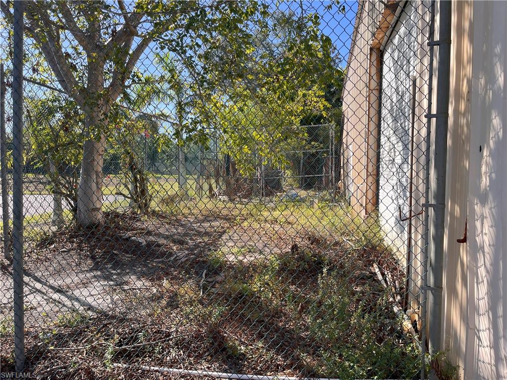 2719 N Tamiami Trl Property Photo 2