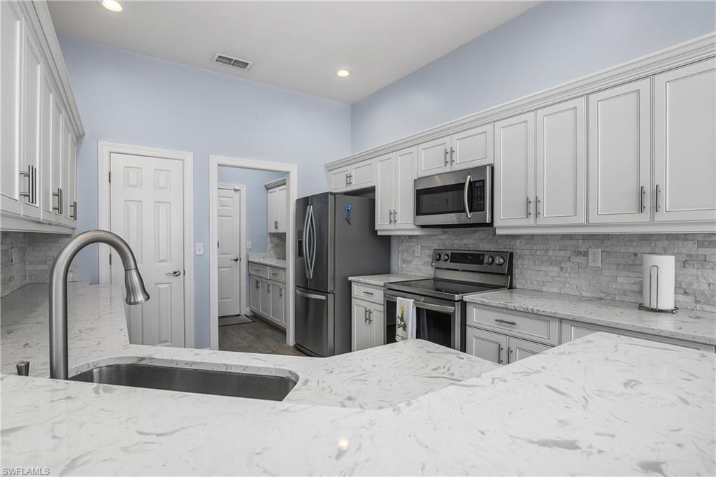 23188 Oakglen Ln Property Photo 9