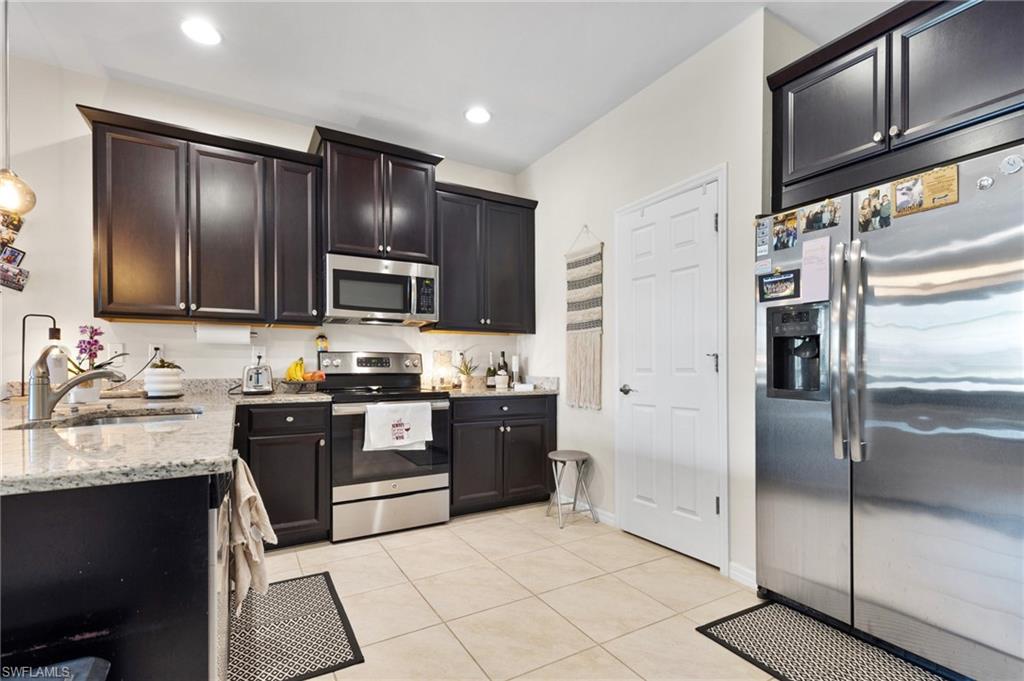 10806 Alvara Point Dr Property Photo 7