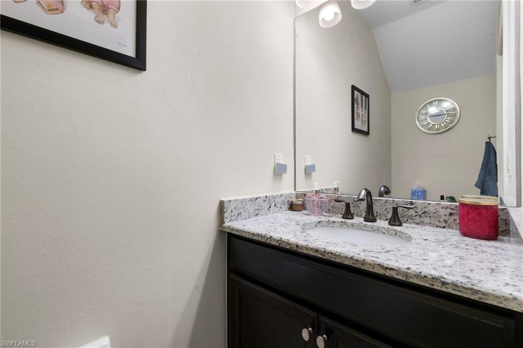 10806 Alvara Point Dr Property Photo 14