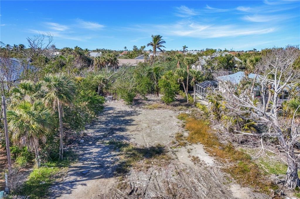 651 Donax St Property Photo 4