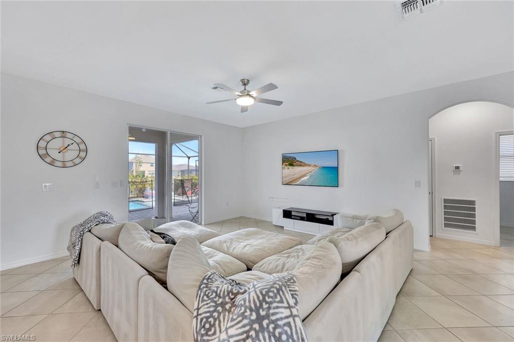 2553 Kona Way Property Photo 5