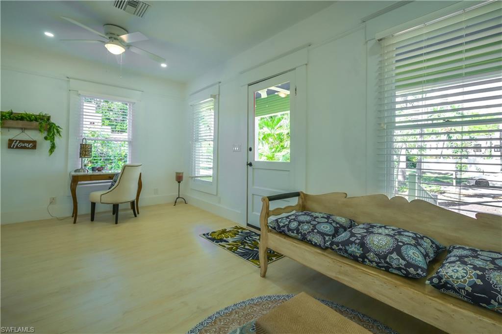 2728 Providence St Property Photo 17
