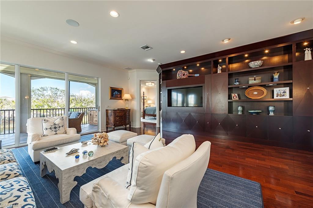 5045 Blauvelt Way # 201 Property Photo 4