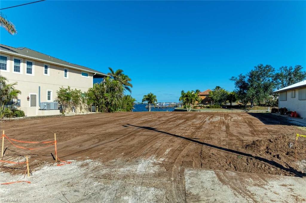 2181 Palm Tree Dr Property Photo 6