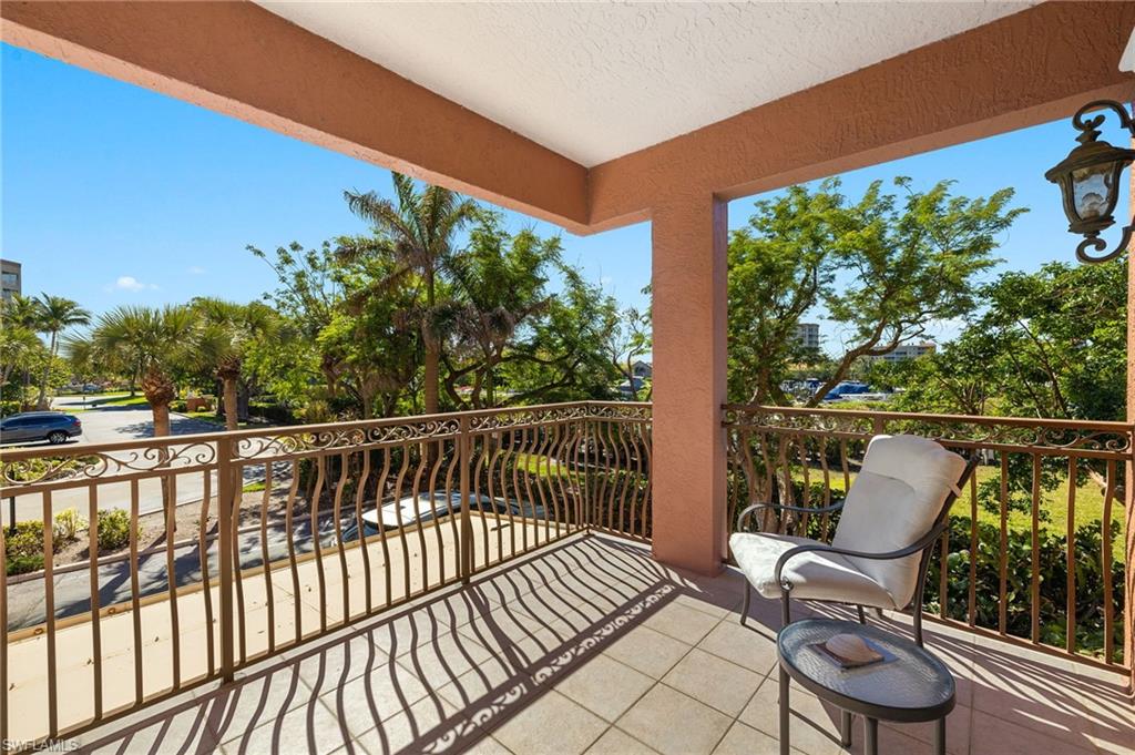 14811 Laguna Dr 101 Property Photo 2