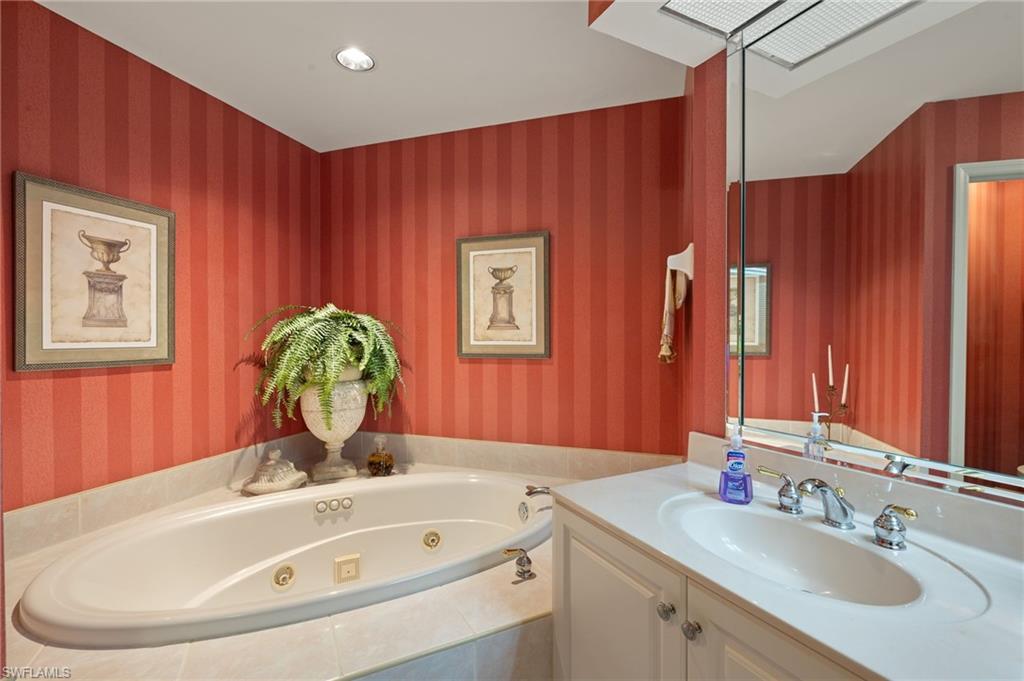 14811 Laguna Dr 101 Property Photo 17