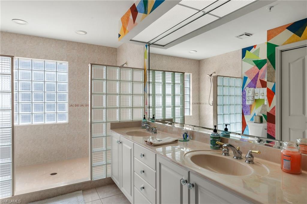14811 Laguna Dr 101 Property Photo 20