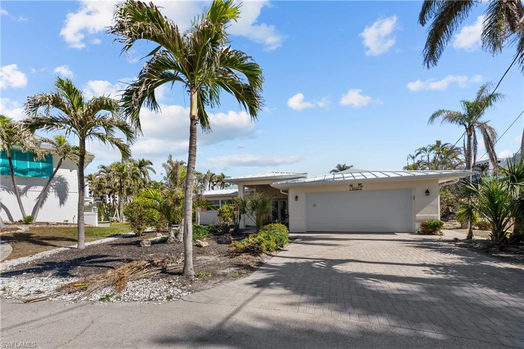 8552 Lagoon Rd E Property Photo