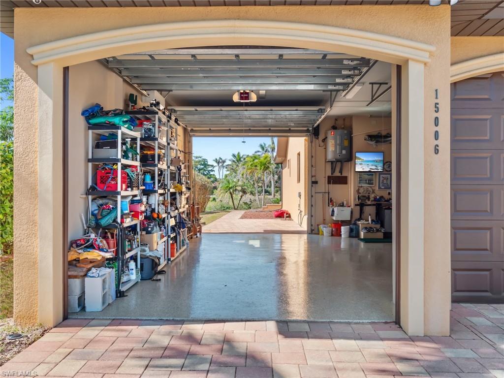 15006 Bonaire Cir Property Photo 3
