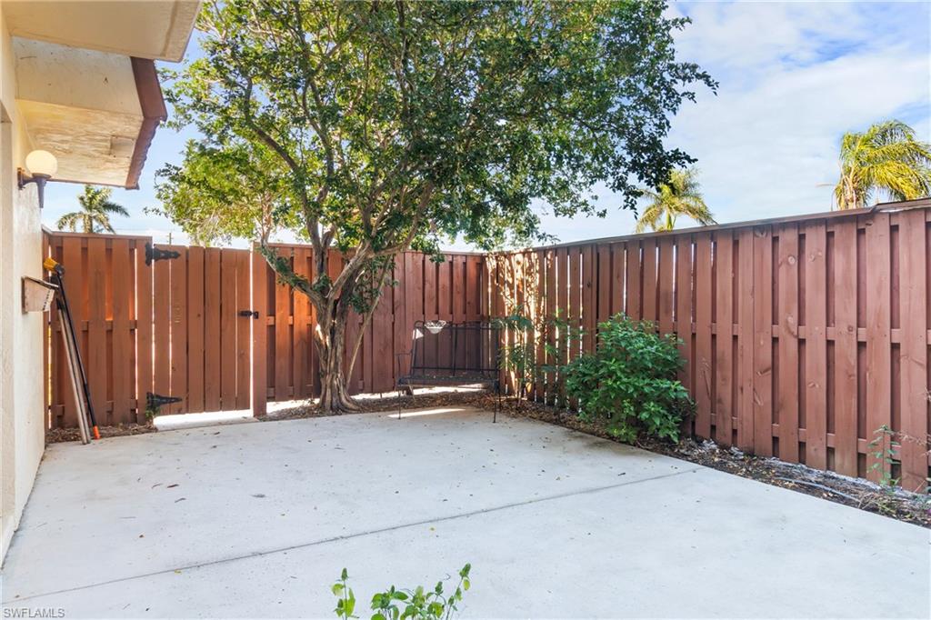 5231 Cedarbend Dr # 4 Property Photo 2